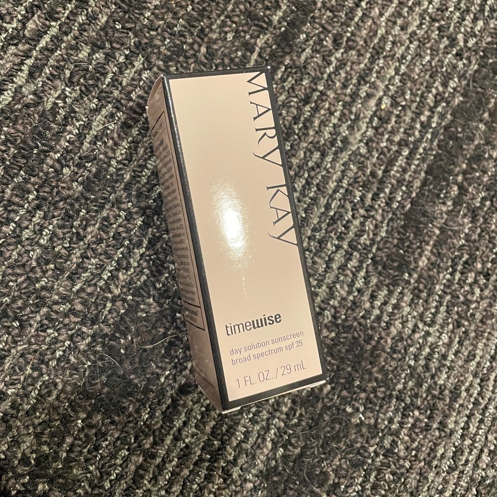 Mary Kay Day Solution Sunscreen